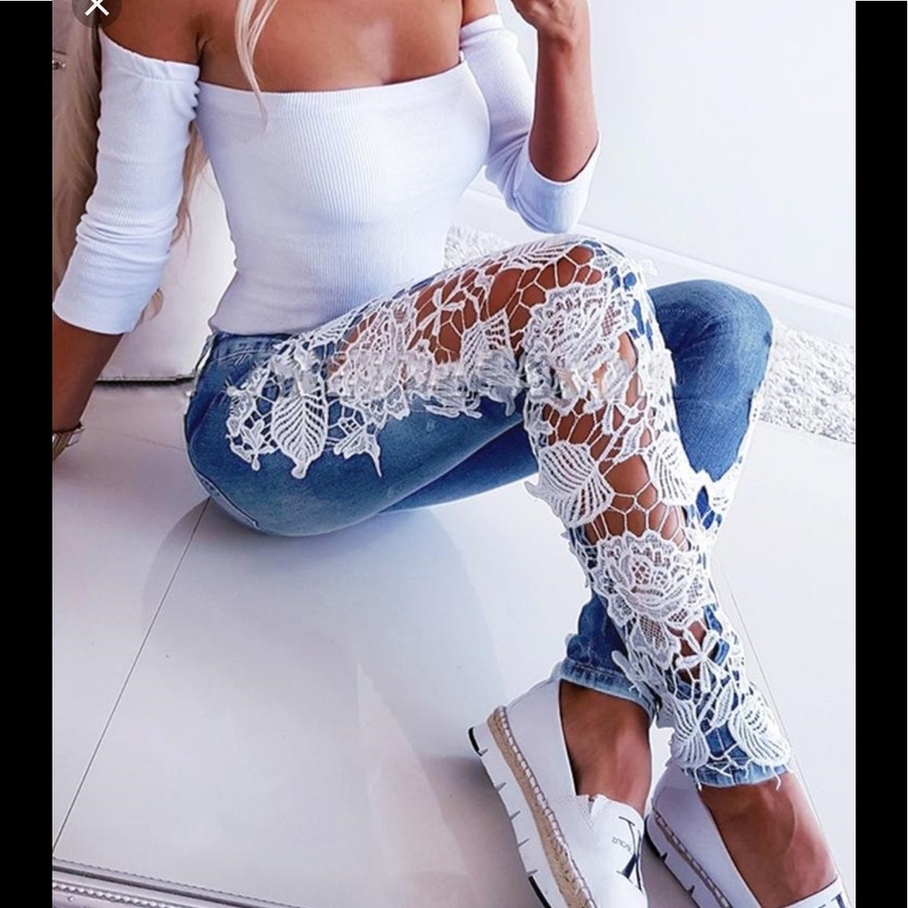 FLOWER JEANS 🎉HP🎉 - Picture 2 of 9